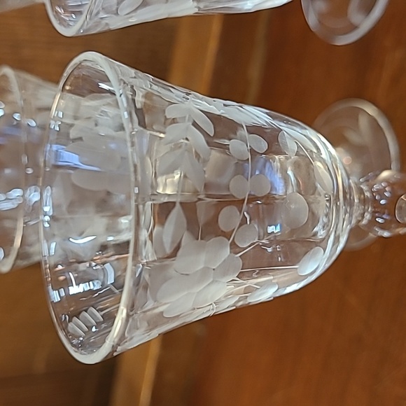 Elegant Etched Crystal Glass Cordial Cocktail Glasses - Picture 3 of 7